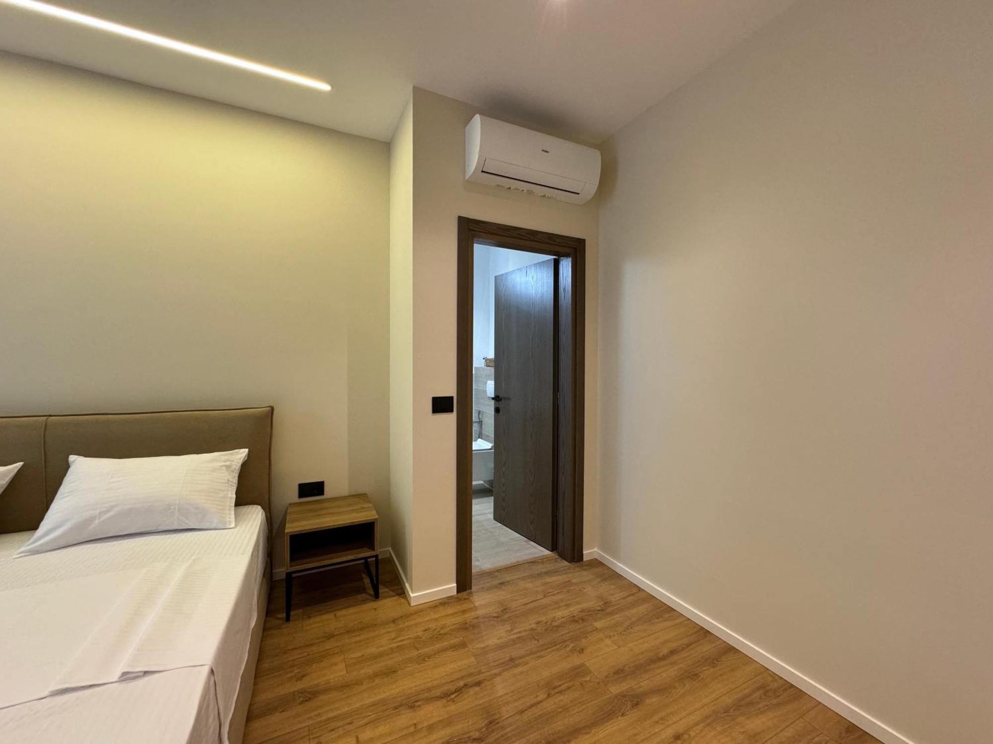 Andi Downtown Deluxe * Vlorë