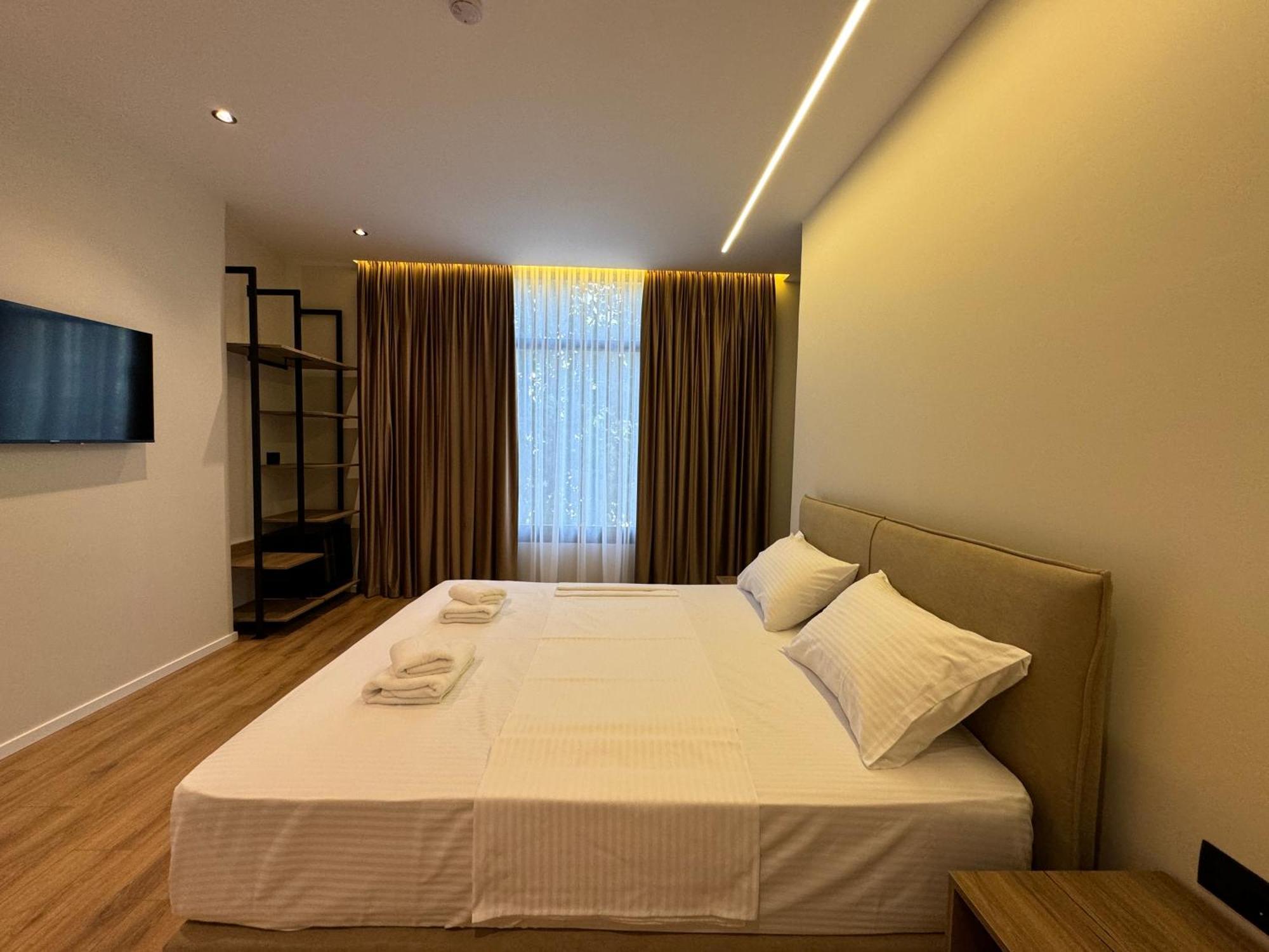 Andi Downtown Deluxe * Vlorë