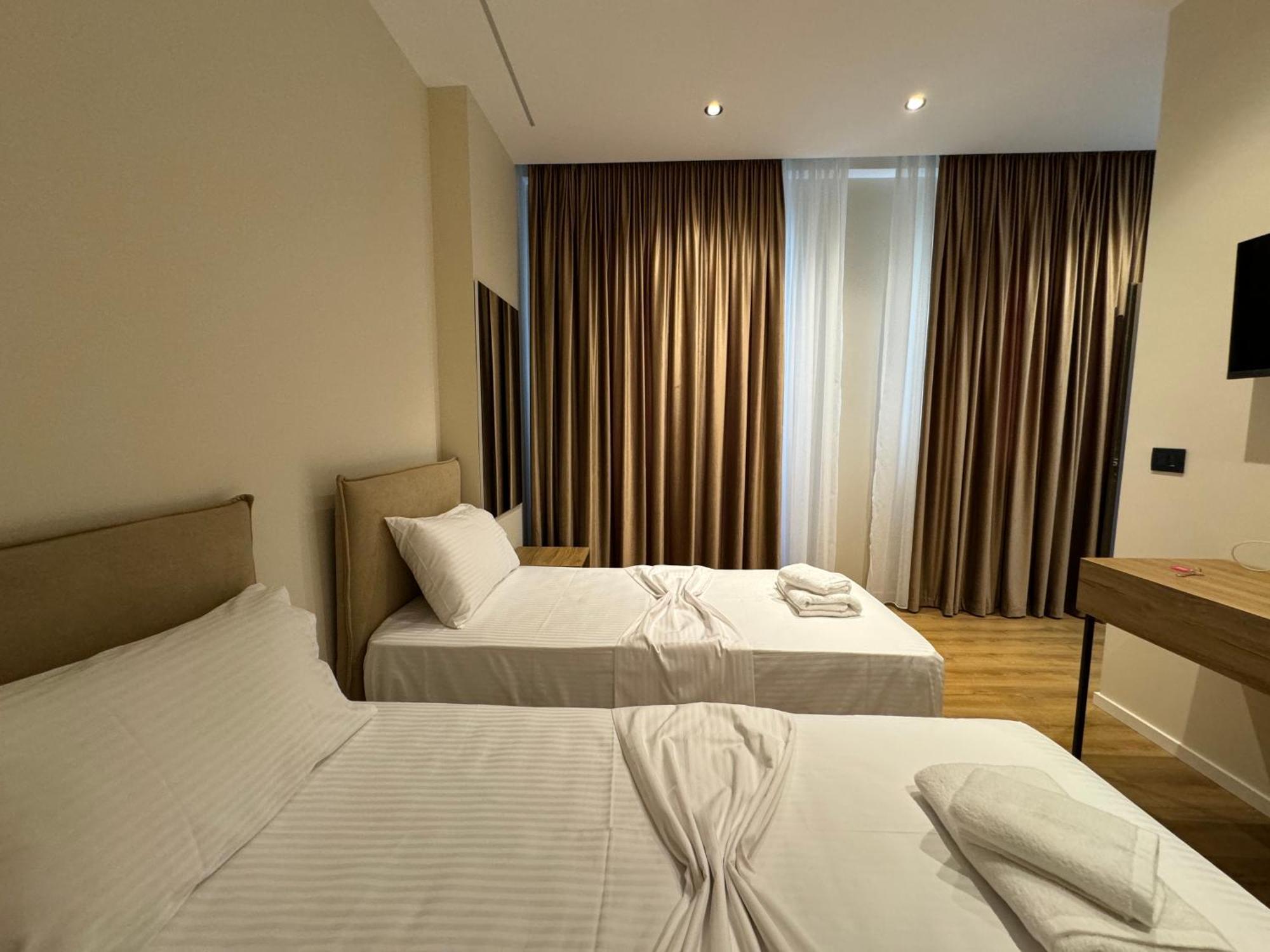 Andi Downtown Deluxe Hotel *