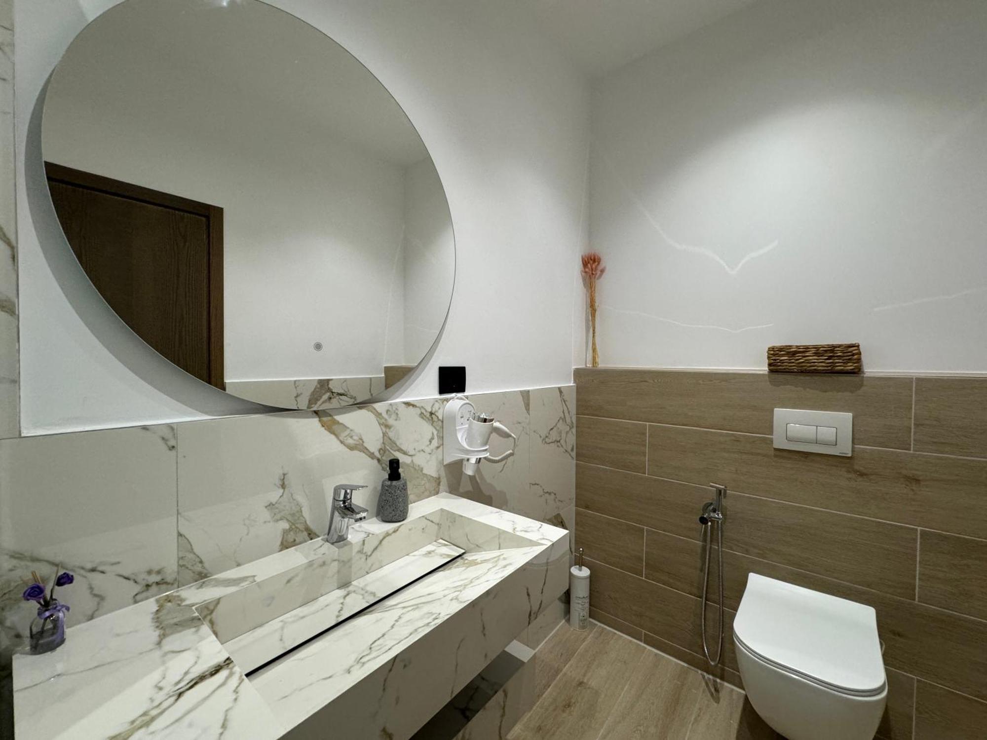 Hotel Andi Downtown Deluxe Vlorë