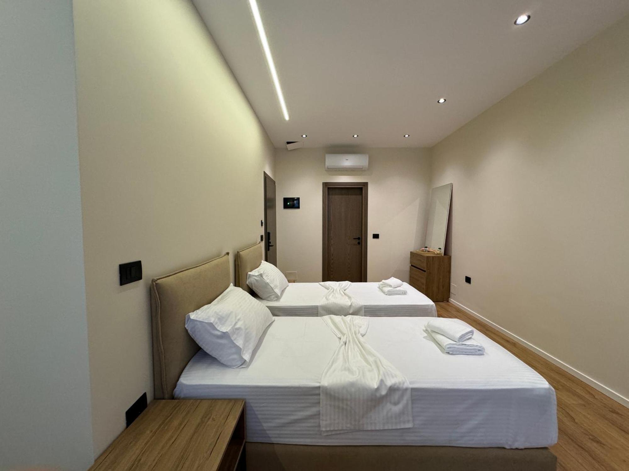 Andi Downtown Deluxe Vlorë